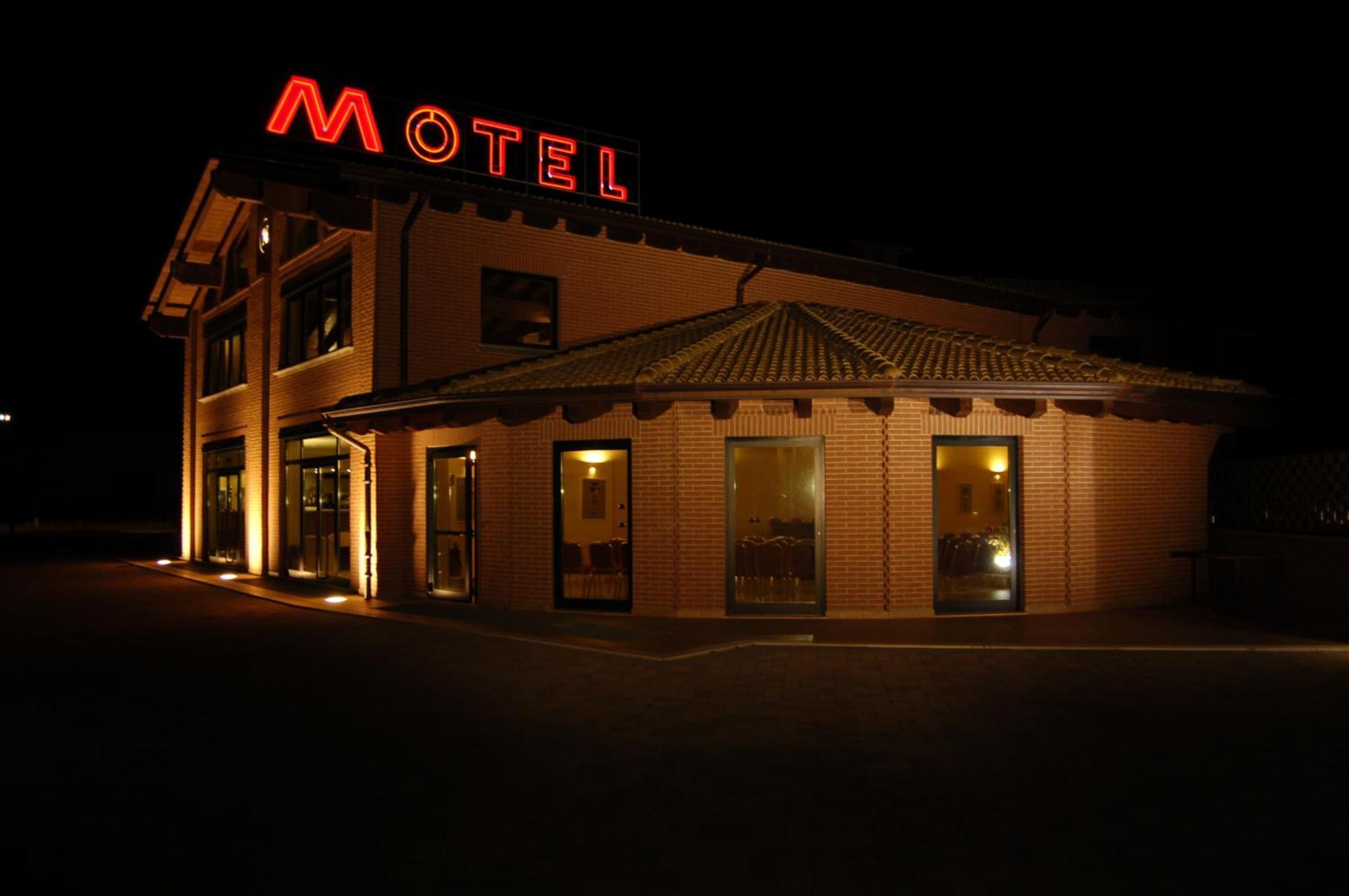 Hm Motelhotel Castellazzo Bormida Kültér fotó