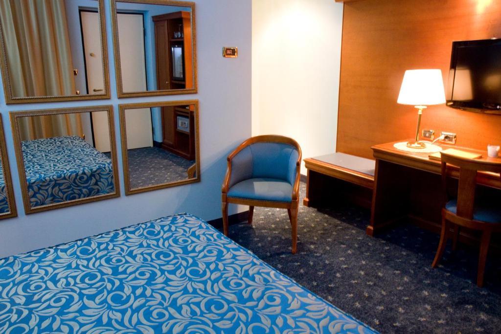Hm Motelhotel Castellazzo Bormida Szoba fotó